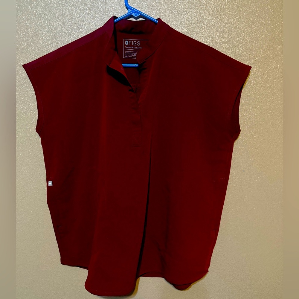 FIGS Rafaela scrub top in Burgundy